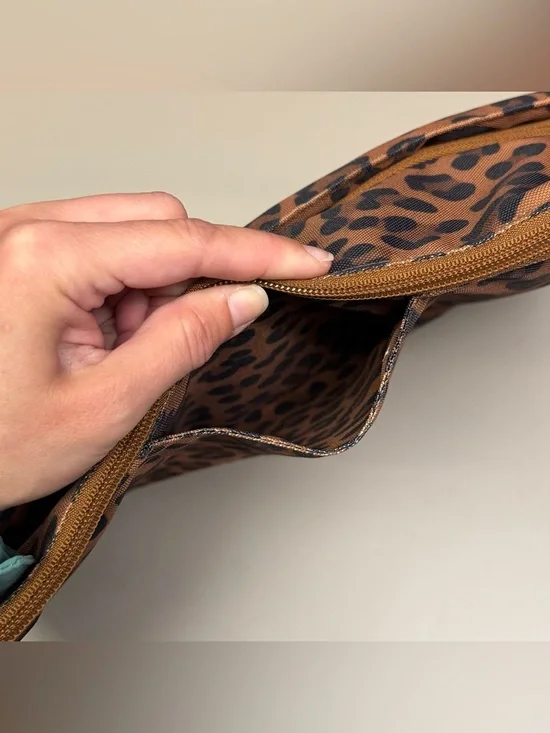 BNWT Canvelle Large Crescent Bag + Slim Wallet in Leopard 🐆 Offers Encouraged 🙌 - Picture 5 of 16